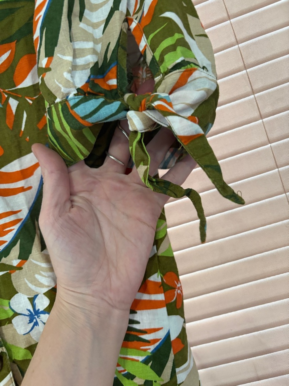 🌴🌞NWOT Linen Blend Green Tropical Button-Front V Neck Women's Top - Picture 7 of 8